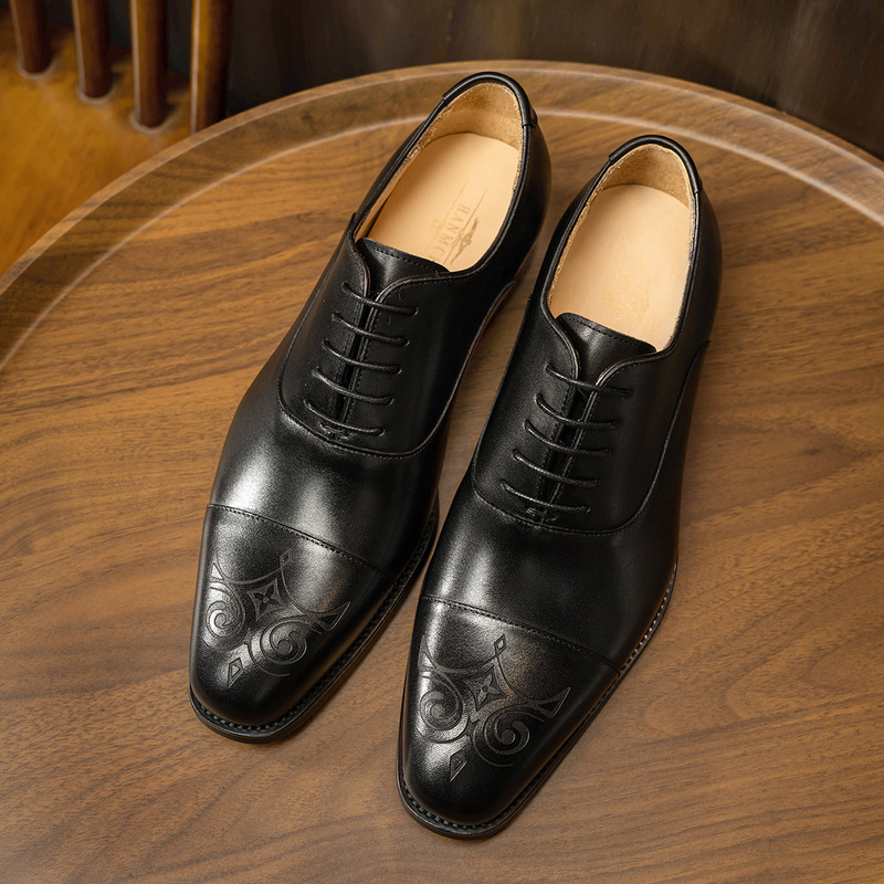 彫刻が施された三連紳士靴、ビジネスフォーマルウェア、英国風メ - Men'S Style Formal Wear のレビューと価格