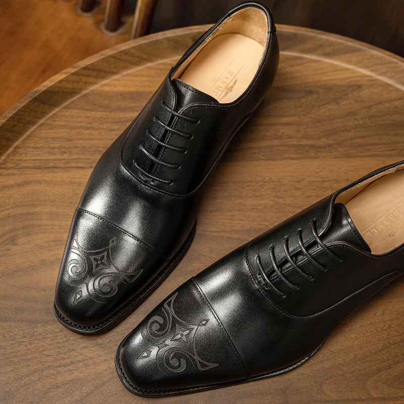 彫刻が施された三連紳士靴、ビジネスフォーマルウェア、英国風メ - Men'S Style Formal Wear のレビューと価格